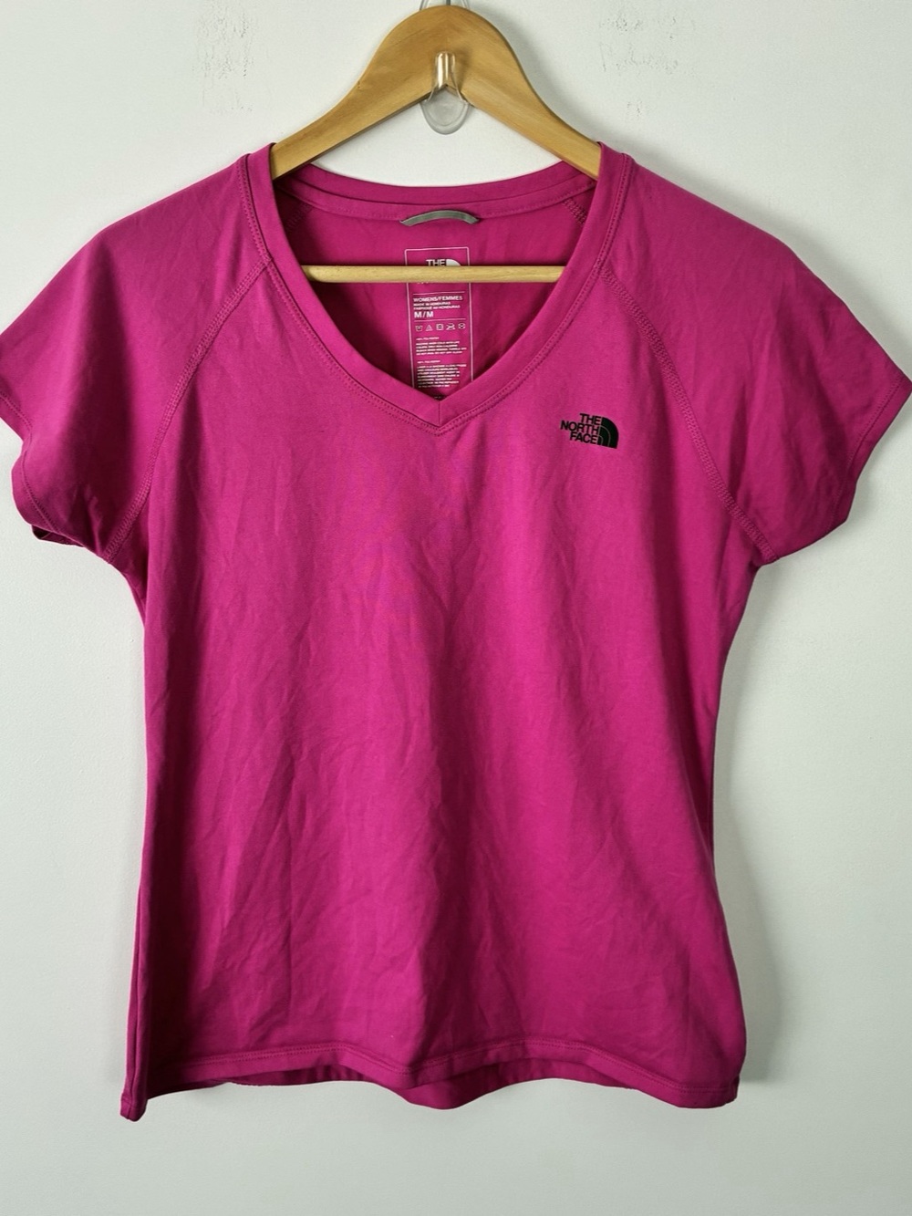 The North Face Hot Pink Short Sleeve V-Neck Tech Shirt Athleisure Gorpcore M